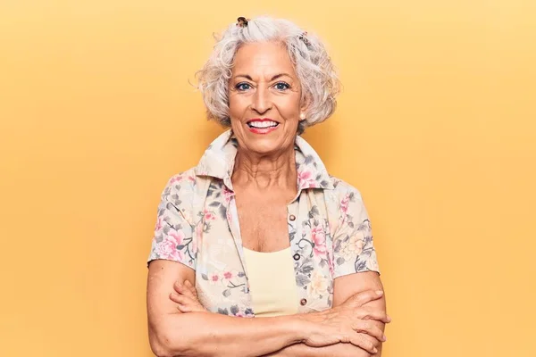 Donna Anziana Dai Capelli Grigi Che Indossa Abiti Casual Volto — Foto Stock