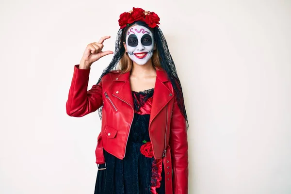 Woman Wearing Day Dead Costume White Smiling Confident Gesturing Hand — Stock Photo, Image