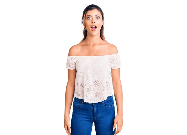 Young Beautiful Woman Wearing Casual Clothes Scared Amazed Open Mouth — Stock Photo, Image