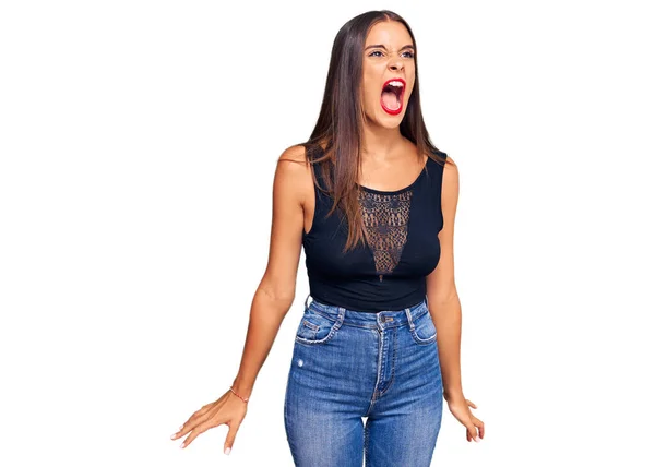 Junge Hispanische Frau Lässiger Kleidung Wütend Und Verrückt Schreiend Frustriert — Stockfoto