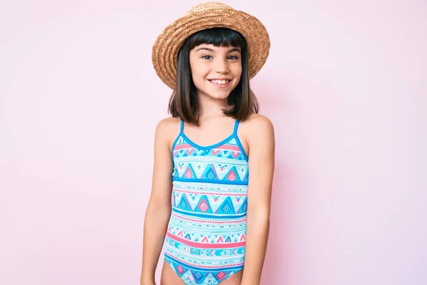 Niña Joven Con Flequillo Usando Traje Baño Sombrero Verano Con — Foto de Stock