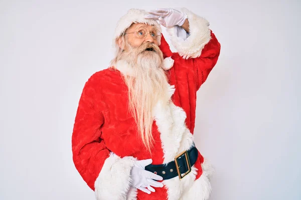 Velho Homem Sênior Com Cabelos Grisalhos Barba Longa Vestindo Traje — Fotografia de Stock