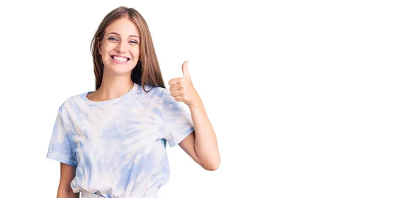 Junge Schöne Blonde Frau Trägt Tye Die Tshirt Lächelt Glücklich — Stockfoto
