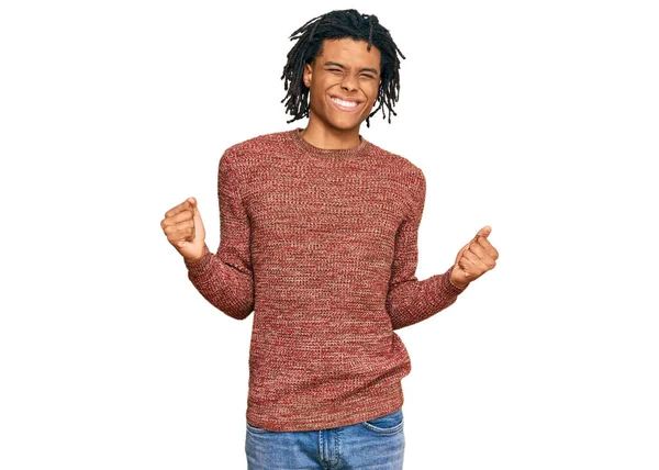 Jovem Afro Americano Vestindo Camisola Inverno Casual Muito Feliz Animado — Fotografia de Stock