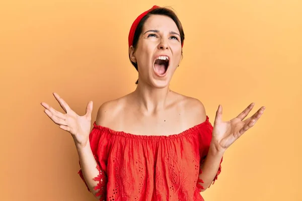 Junge Brünette Frau Mit Kurzen Haaren Lässiger Kleidung Verrückt Und — Stockfoto