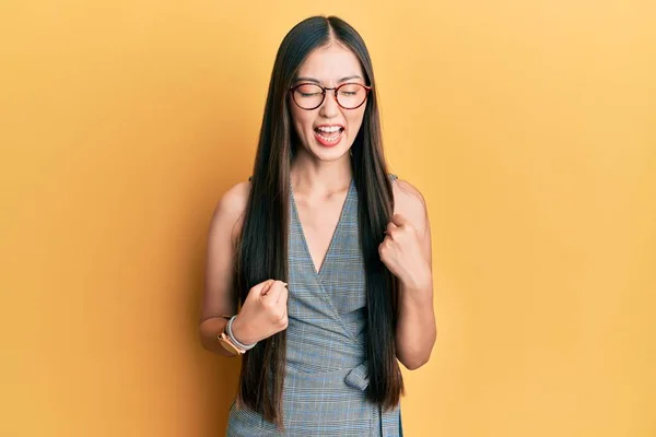 Young Chinese Woman Wearing Business Dress Glasses Celebrating Surprised Amazed — Stock Photo, Image