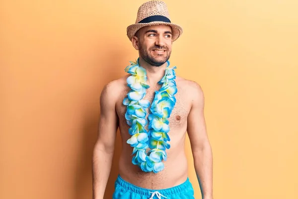 Young Handsome Bald Man Shirtless Wearing Swimwear Hawaiian Lei Looking — Stock Photo, Image