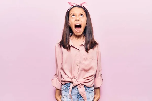 Gyönyörű Gyermek Lány Visel Alkalmi Ruhák Dühös Őrült Sikoltozó Frusztrált — Stock Fotó