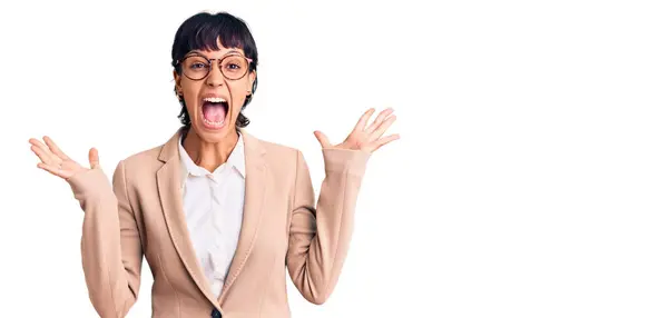 Mujer Morena Joven Con Pelo Corto Con Chaqueta Negocios Gafas —  Fotos de Stock