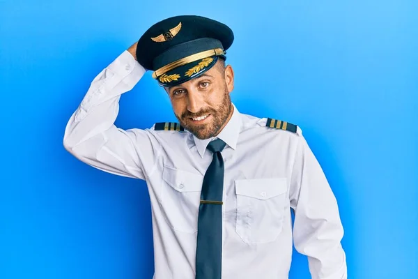 Pohledný Muž Plnovousem Uniformě Pilota Letadla Zmatený Přemýšlí Otázce Nejistý — Stock fotografie