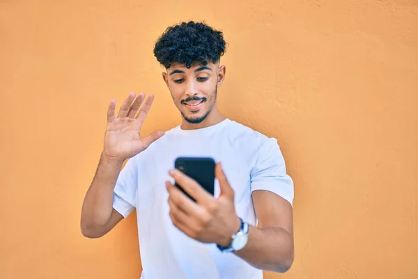 Jonge Arabier Man Glimlachen Gelukkig Doen Video Bellen Met Behulp — Stockfoto