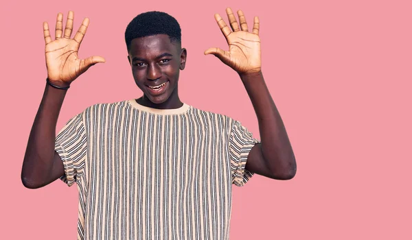 Young African American Man Wearing Casual Clothes Showing Pointing Fingers — Stock Photo, Image