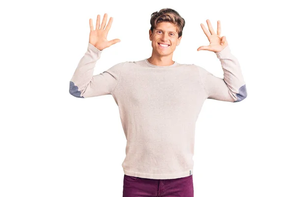 Mladý Pohledný Muž Sobě Ležérní Oblečení Ukazuje Ukazuje Prsty Číslo — Stock fotografie
