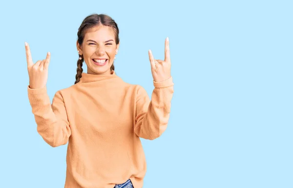 Schöne Kaukasische Frau Mit Blonden Haaren Lässigem Winterpullover Schreit Mit — Stockfoto