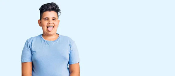 Niño Pequeño Con Ropa Deportiva Entrenamiento Que Sale Con Lengua —  Fotos de Stock