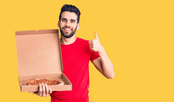 Joven Hombre Guapo Con Barba Sosteniendo Cartón Entrega Con Pizza —  Fotos de Stock