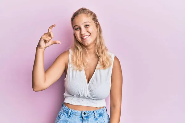 Young Blonde Girl Wearing Casual Clothes Smiling Confident Gesturing Hand — Stock Photo, Image