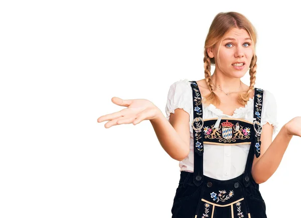 Joven Hermosa Mujer Rubia Con Vestido Oktoberfest Sonriente Alegre Con — Foto de Stock