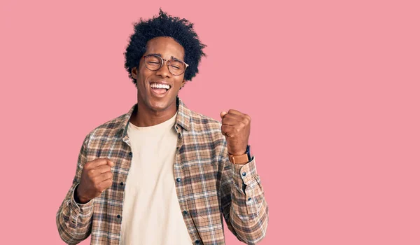 Handsome African American Man Afro Hair Wearing Casual Clothes Glasses — Stock Photo, Image