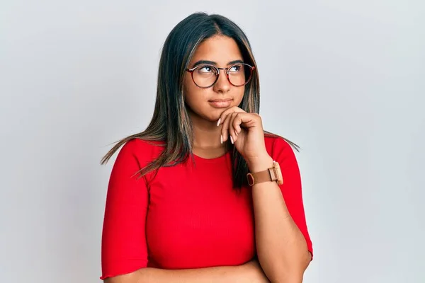 Young Latin Girl Wearing Casual Clothes Glasses Thinking Concentrated Doubt — Stock Photo, Image