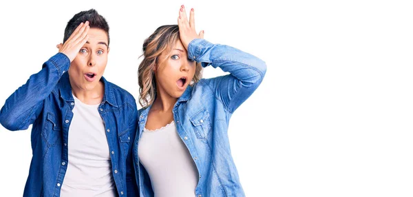 Couple Women Wearing Casual Clothes Surprised Hand Head Mistake Remember — Stock Photo, Image