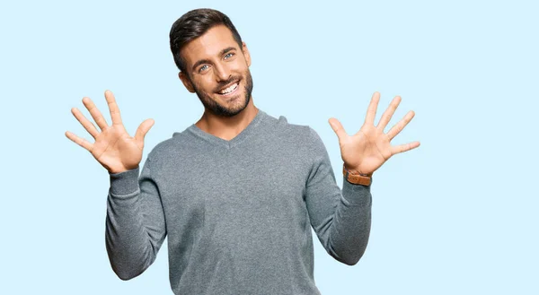 Handsome Hispanic Man Wearing Casual Clothes Showing Pointing Fingers Number — Stock Photo, Image