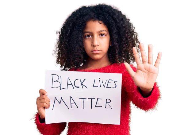 Niño Afroamericano Con Pelo Rizado Sosteniendo Bandera Materia Vidas Negras — Foto de Stock