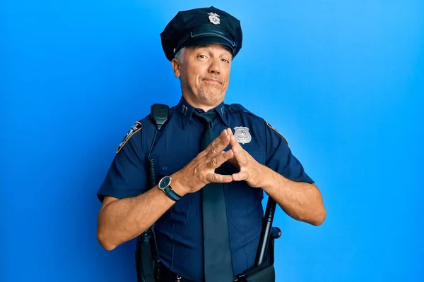 Pohledný Dospělý Muž Středního Věku Který Měl Ruce Policejní Uniformě — Stock fotografie