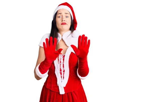 Jonge Mooie Kaukasische Vrouw Draagt Kerstman Kostuum Weg Bewegen Handen — Stockfoto