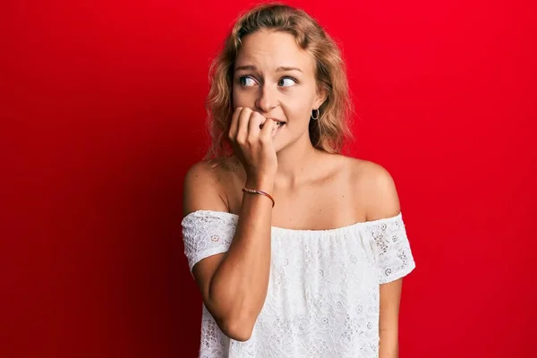 Beautiful Caucasian Woman Wearing Casual Clothes Red Background Looking Stressed — Stock Photo, Image