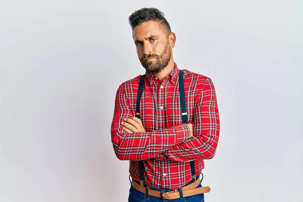 Snygg Man Med Skägg Bär Hipster Elegant Utseende Skeptisk Och — Stockfoto