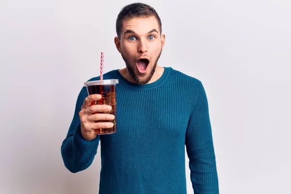Young Handsome Man Dirnking Cola Refreshment Beverage Scared Amazed Open — Stock Photo, Image