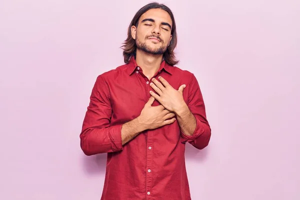 Joven Hombre Guapo Vistiendo Ropa Negocios Sonriendo Con Las Manos —  Fotos de Stock