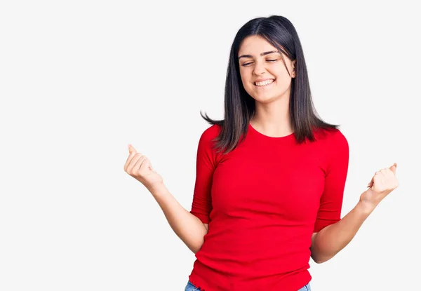 Menina Bonita Nova Vestindo Camisa Casual Muito Feliz Animado Fazendo — Fotografia de Stock