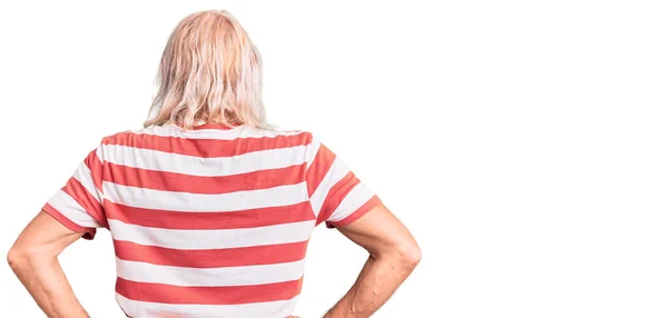 Viejo Hombre Mayor Con Pelo Gris Barba Larga Con Camiseta — Foto de Stock