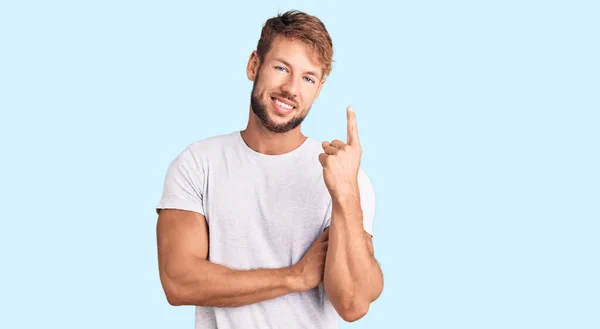 Jonge Blanke Man Draagt Casual Wit Tshirt Met Een Grote — Stockfoto