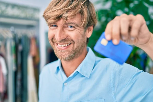 Handsome Caucasian Man Smiling Happy Shopping Retail Shop Shopping Center — Stock Photo, Image
