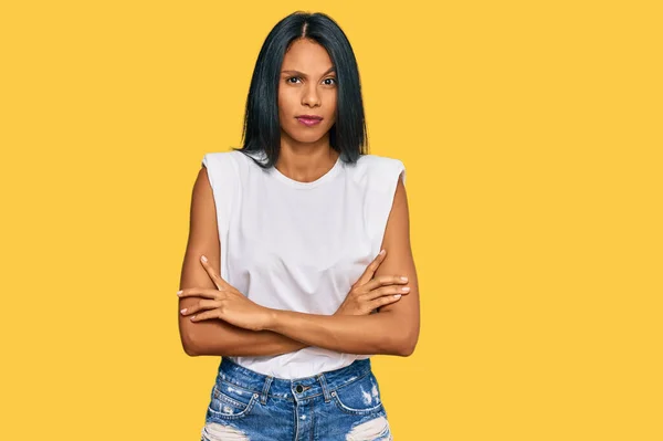 Jovem Afro Americana Vestindo Roupas Casuais Céticas Nervosas Desaprovando Expressão — Fotografia de Stock