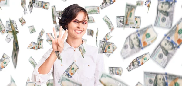 Mulher Bonita Com Cabelo Curto Vestindo Camisa Branca Elegante Mostrando — Fotografia de Stock