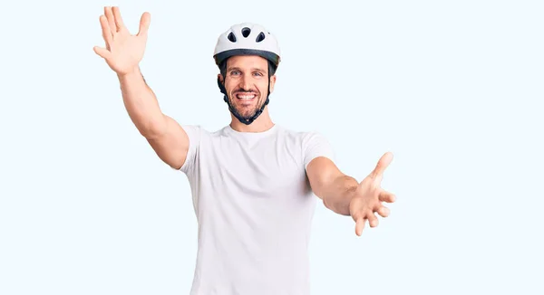 Young Handsome Man Wearing Bike Helmet Looking Camera Smiling Open — Stock Photo, Image