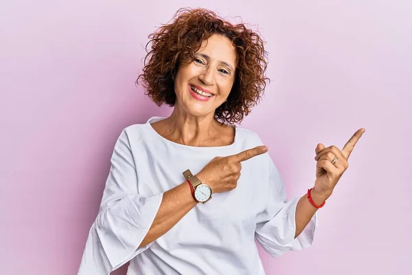 Beautiful Middle Age Mature Woman Wearing Elegant Clothes Pink Background — Stock Photo, Image