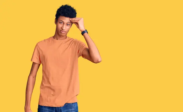 Ung Afrikansk Amerikan Man Bär Casual Kläder Orolig Och Stressad — Stockfoto