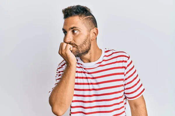 Hombre Guapo Con Barba Vistiendo Ropa Casual Luciendo Estresado Nervioso —  Fotos de Stock