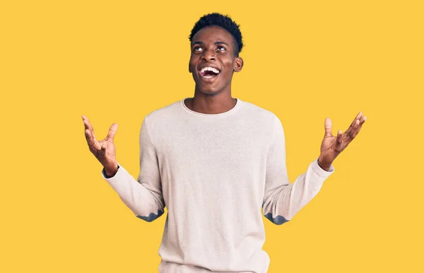 Young African American Man Wearing Casual Clothes Crazy Mad Shouting — Stock Photo, Image