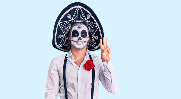 Uomo Che Indossa Giorno Del Costume Morto Sullo Sfondo Mostrando — Foto Stock