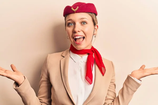 Jeune Belle Fille Blonde Portant Uniforme Hôtesse Air Célébrant Victoire — Photo