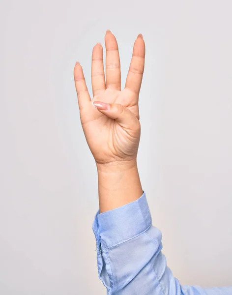 Mão Uma Jovem Caucasiana Mostrando Número Quatro Com Dedos Listrados — Fotografia de Stock