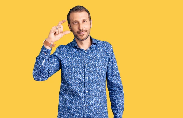 Young Handsome Man Wearing Casual Clothes Smiling Confident Gesturing Hand — Stock Photo, Image