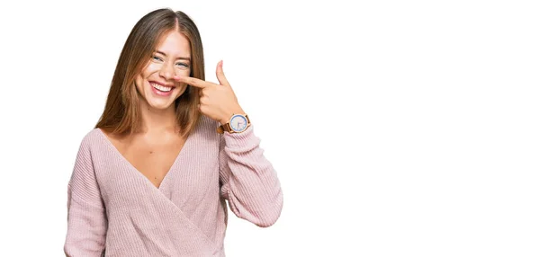 Bella Donna Bionda Che Indossa Maglione Rosa Invernale Casual Che — Foto Stock