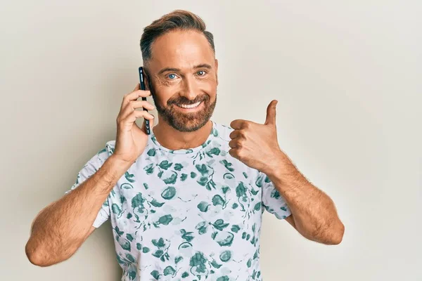 Bonito Homem Meia Idade Vestindo Roupas Negócios Irritado Louco Gritando — Fotografia de Stock